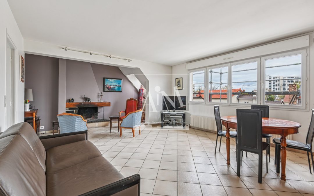 Appartement 3 pièces dernier étage avec cave, box et jardins