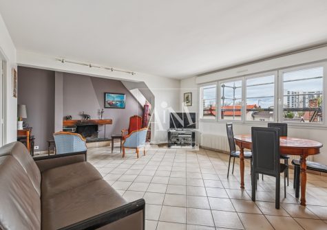 Appartement 3 pièces dernier étage avec cave, box et jardins