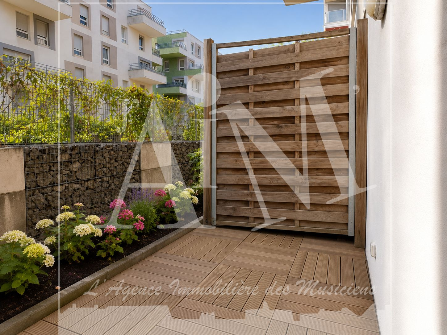 Studio en parfait état avec terrasse