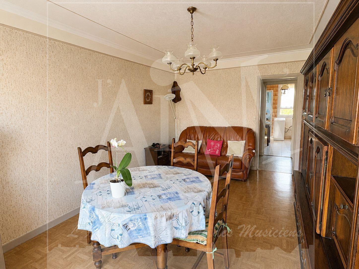 Appartement 3 pièces traversant avec balcon, parking et cave